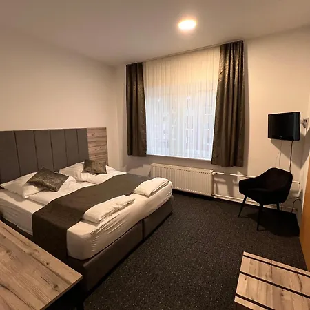 Dietrichsdorfer Hof 3*